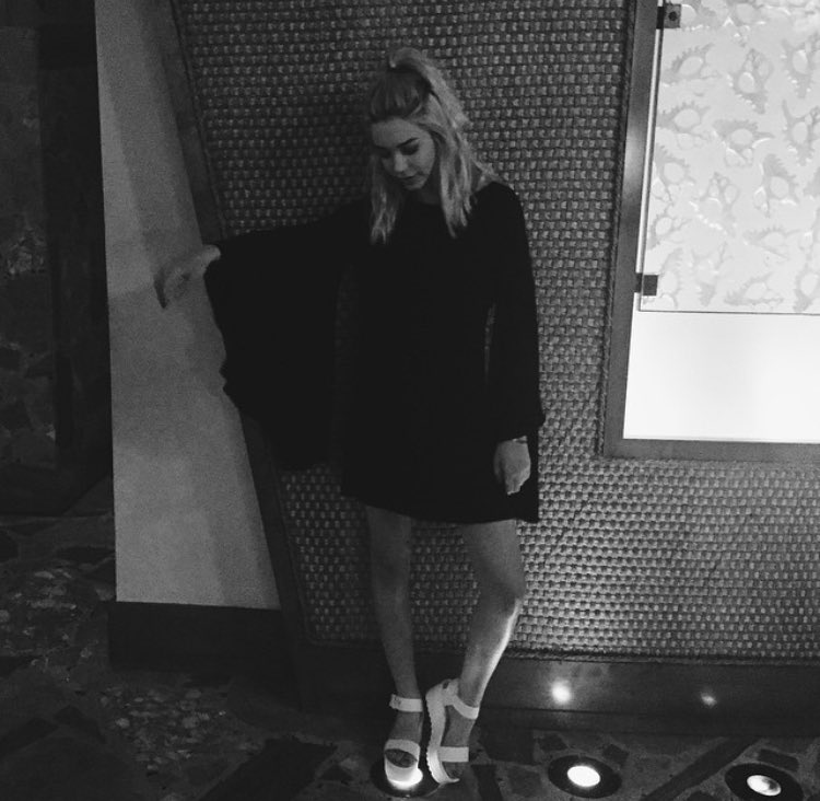mandysteeleyt's tweet photo. amanda steele. 

📍youtuber o algo asi. 

RT? #FreeRol https://t.co/2HXBuJBDXl