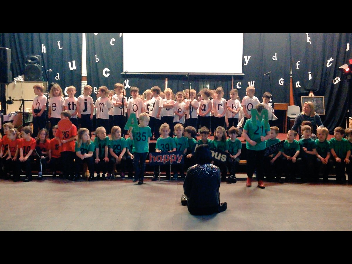 YsgolNant's tweet photo. Sioeau Nadolig di-ri dros y dyddiau nesaf! Plant y Cyfnod Sylfaen yn canu caneuon cŵl @CPeniarth 4 Christmas Shows ahead, and the Foundation Phase are singing Caneuon Cŵl songs #atalnodi #ansoddeiriau #odrifaceilrifau #tablau #nadolig https://t.co/NxAJouqeyw