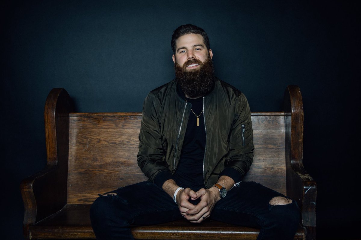 CONGRATS to <a href="/JordanCWDavis/">Jordan Davis Music</a> on being named <a href="/billboard/">billboard</a> and <a href="/CountryAircheck/">Country Aircheck</a>'s Top New Country Artist of 2018! 🎉  Stream his hit album #HomeState here: strm.to/JDHomeState 

Photo: <a href="/katiekauss/">Katie Kauss</a>
