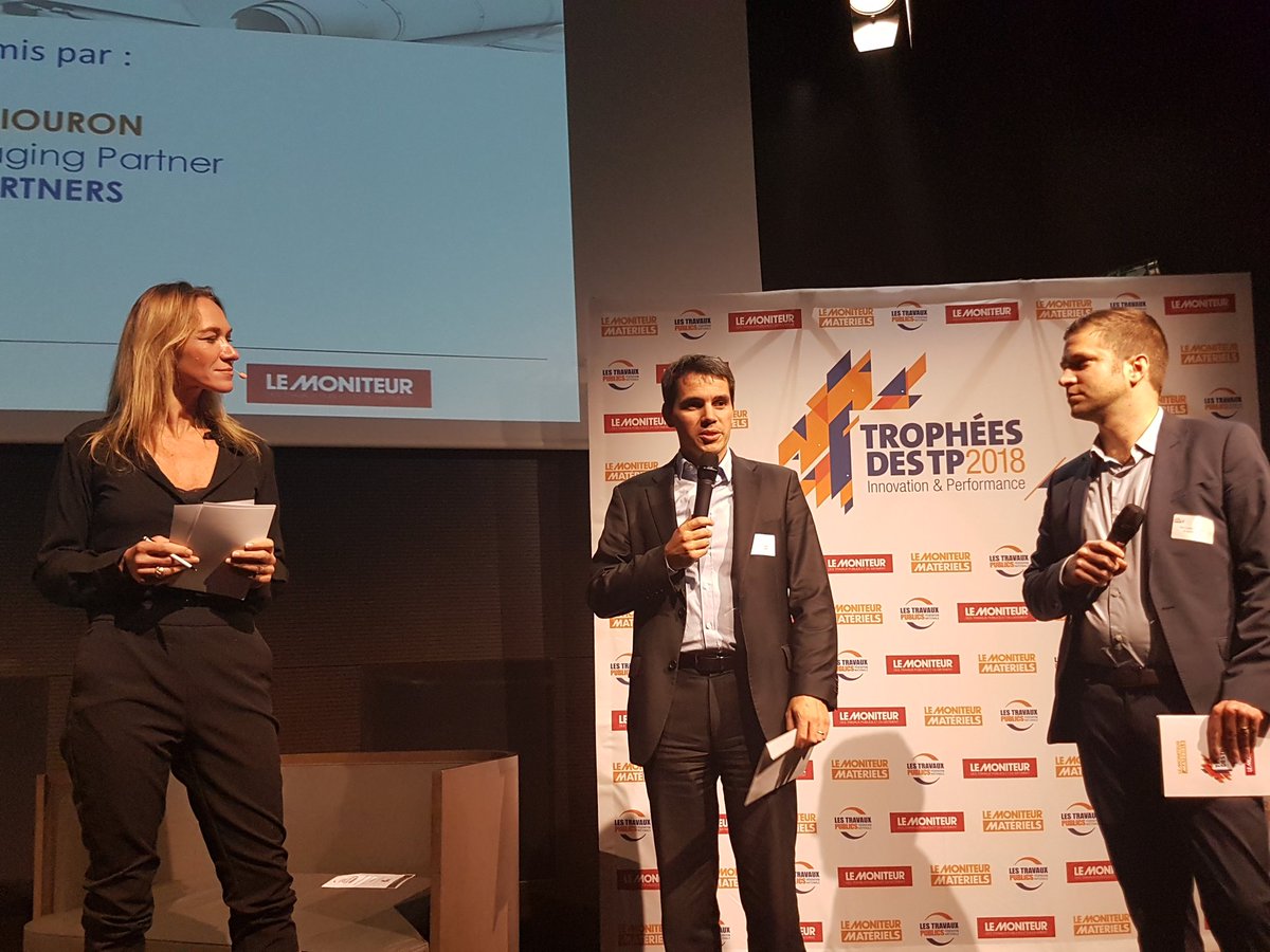 FNTP_info's tweet photo. #TropheesTP
Et voici nos derniers trophées 🏆 @Lediour présente une nouvelle catégorie dédiée à l'#IoT :
Bravo à Maxime Guesne et sa #startup Redwit pour l'application Dispatcher qui gère les ressources des entreprises du #TP 💪👏
#FranchementRespect https://t.co/6eYHv4jTUZ
