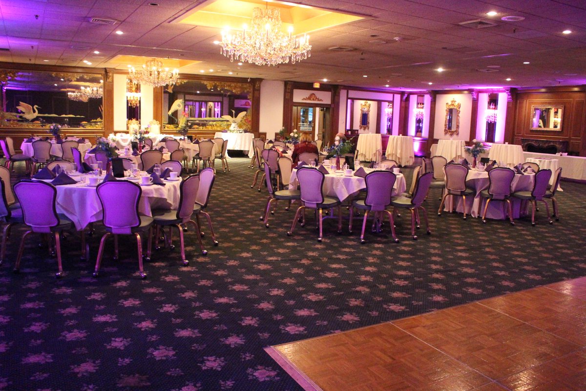 FishersBensalem's tweet photo. Have you booked your holiday party yet? There's still time! Contact Fishers today to plan an elegant and festive holiday party in one of our multiple ballrooms! ❄️⛄ 

#HolidayParty
#Holidays
#Party
#BookToday
#HappyHolidays https://t.co/9960WpCeKZ