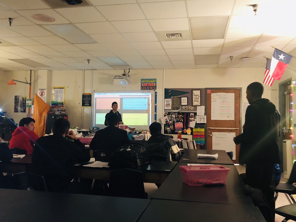 educatephillips's tweet photo. Student-led final exam review. #theydothework #Ifacilitate #everybodybenefits #theyteacheachotherwhatItaught 🙌🏾🧬🧫🦠🔬📚📓 https://t.co/YRDFc7fMXD