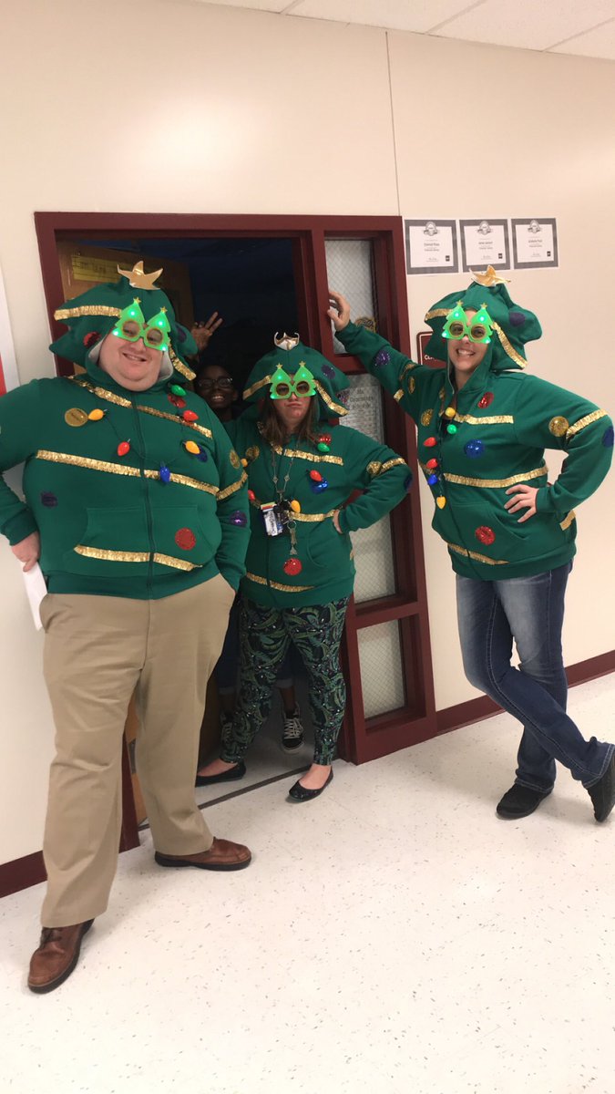 History_MsC's tweet image. The tree-chers spreading all the holiday cheer. #GFPride  #Culturize #SpiritofGiving @MrPostGFHS