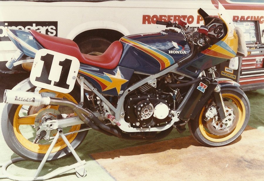popsyosh34's tweet photo. Roberto Pietri 8โฃ8โฃ Serious looking VF750 @dymagwheels @GetMotored #amasuperbikes https://t.co/7JeKMEDqaX