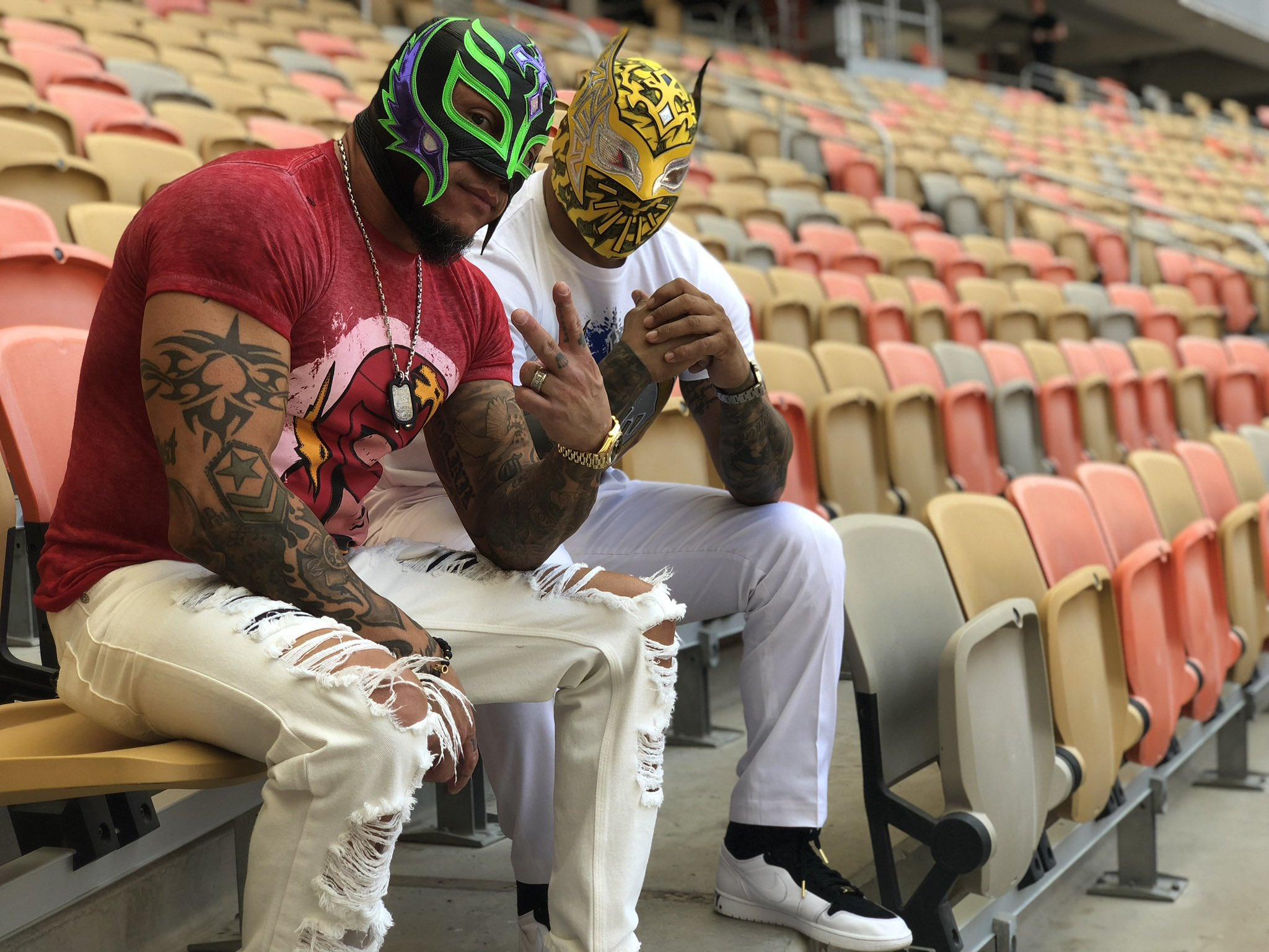  Happy Birthday to my homie Rey Mysterio! Eres una inspiración para todos nosotros querido amigo.   