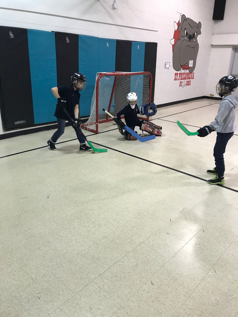 StPhilomenaNC's tweet photo. Our Grade 5 and 6 students are enjoying some intramural hockey today! #PureCanadian @niagaracatholic https://t.co/kINOy7UlBs