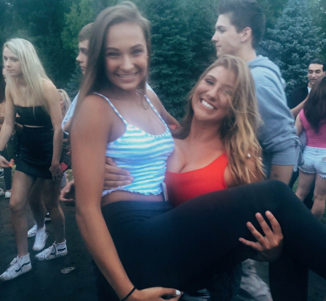 morgsswright's tweet photo. Happy birthday to my tanning buddy🤩🤩hope your day is the best #legal @JuliaYoung1211 I LOVE YOU💗🙊 https://t.co/akWIumI4av