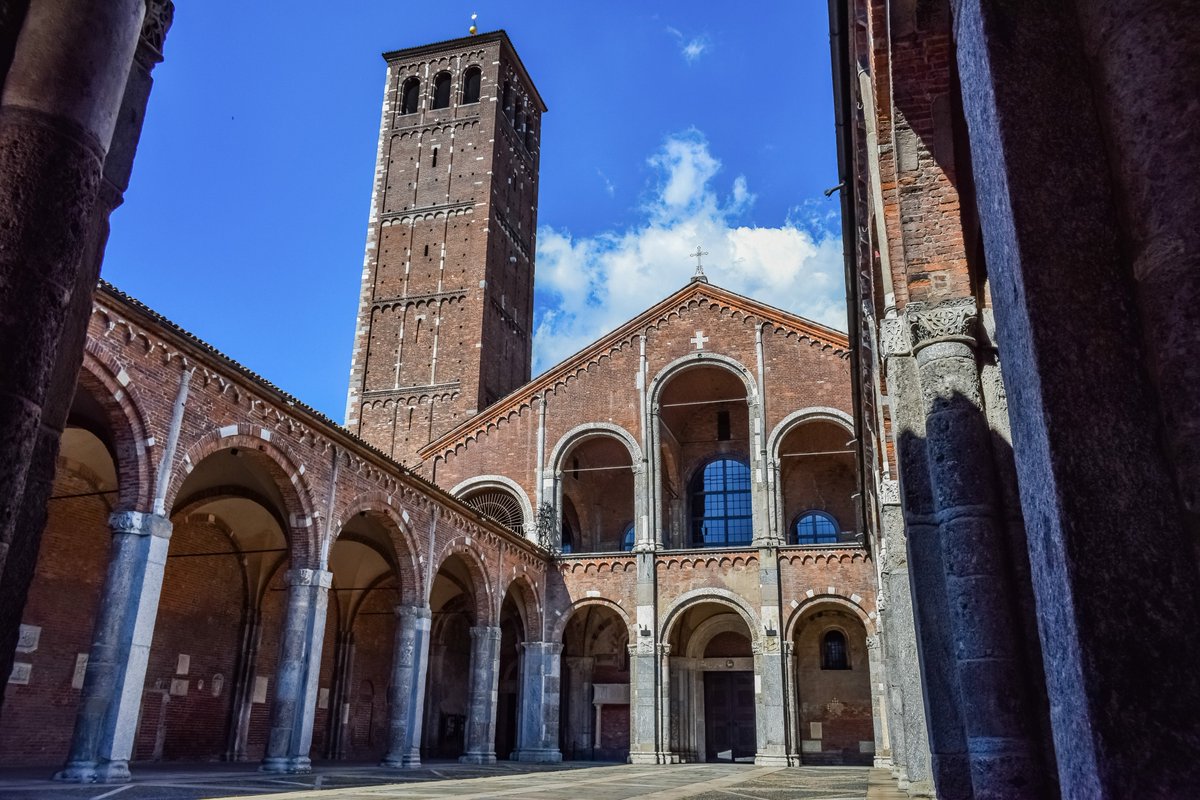 umbracontrol's tweet photo. Sapevate che l'innovativo sistema di #illuminazione LED della #Basilica di Sant'Ambrogio di #Milano è di nostra realizzazione? Umbra Control progetta e installa ogni tipo di impianto, con le migliori soluzioni e tecnologie sul mercato! #qualità #umbracontrol #santambrogio https://t.co/AYMVjCDFoB