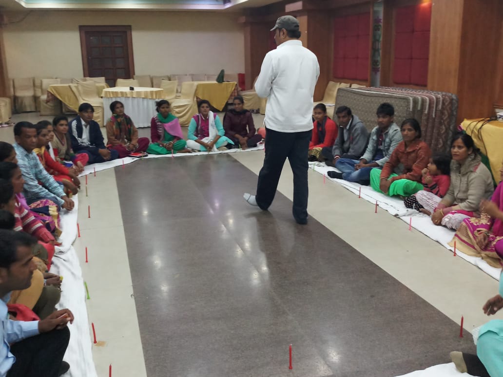 anshulb92's tweet photo. 5days gender and communication training of the UP and rajasthan team. Day 1: understanding concepts of gender, day 2: learning basic communication tools through activities, game sessions,plays,songs. #YKBH @narendra_AAA @UNFPAIndia @C9Khalid @ravi_sk_2016 @maneesha_bhatia https://t.co/MiiCwYbhah