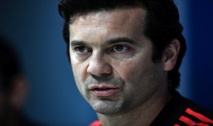Solari aboga por no entrar en polémicas con Cristiano Ronaldo y responde de esta manera a sus acusaciones al club
#Solari #CristianoRonaldo https://bit.ly/2rxRLiY