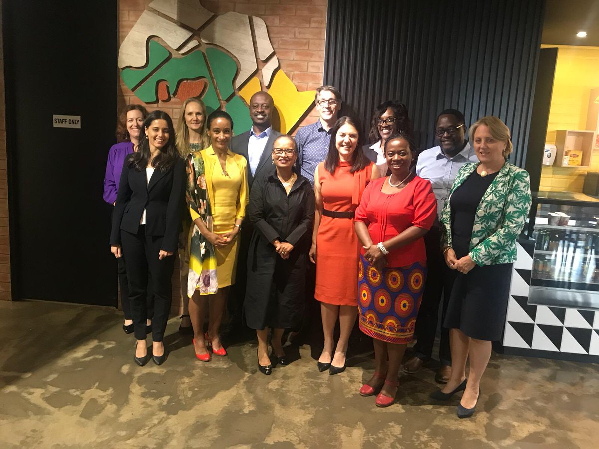 Thx amazing members of ⁦@FSDAfrica⁩ <a href="/womensworldbnkg/">Women's World Banking</a>⁩ Africa Advisory Council for 4 yrs’ guidance &amp; support! 🙏🏼Dougie Brew ⁦<a href="/Unilever/">Unilever</a>⁩, our host.⁦<a href="/NOIweala/">Ngozi Okonjo-Iweala</a>⁩ ⁦<a href="/GJFras/">Geraldine J Moleketi</a>⁩ <a href="/mnsanzabaganwa/">Dr Monique Nsanzabaganwa</a>⁩⁦ <a href="/NunuNtshingila/">Nunu Ntshingila</a>⁩⁦ <a href="/AMChidzero/">Anne-Marie Chidzero</a>⁩⁦ <a href="/pammusoke/">Paul A M Musoke</a>⁩