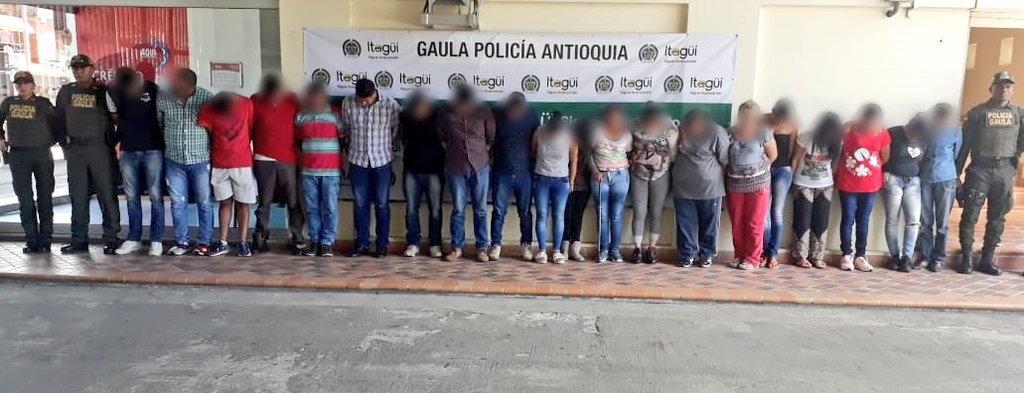 General Jorge Nieto (@generalnietor) on Twitter photo En desarrollo del plan choque #ElQueLaHaceLaPaga, <a href="/PoliciaColombia/">Policía de Colombia</a> #MásCercaDelCiudadano con apoyo de <a href="/FiscaliaCol/">Fiscalía Colombia</a>, adelantó acciones contundentes contra el secuestro y la extorsión en 3 ciudades y 27 departamentos: 331 personas fueron capturadas, 76 de ellas son imputaciones. En desarrollo del plan choque #ElQueLaHaceLaPaga, <a href="/PoliciaColombia/">Policía de Colombia</a> #MásCercaDelCiudadano con apoyo de <a href="/FiscaliaCol/">Fiscalía Colombia</a>, adelantó acciones contundentes contra el secuestro y la extorsión en 3 ciudades y 27 departamentos: 331 personas fueron capturadas, 76 de ellas son imputaciones.