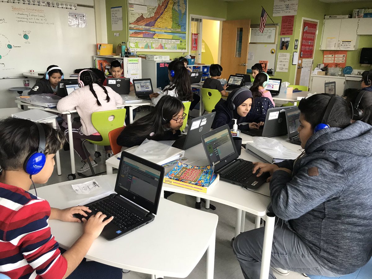 Nicole_EdTech's tweet image. @BaileysES_FCPS @codeorg Hour of Code December challenge in full swing at Bailey’s Upper this week. #codersatwork#bupper#hourofcode#productivestruggle