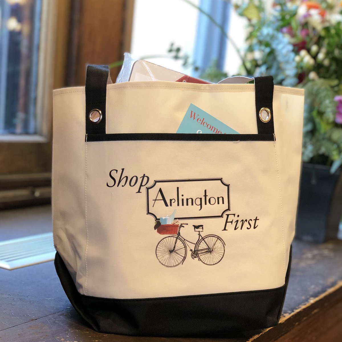 BeeAndTree's tweet image. THANK YOU @arlcc for the tote &amp;amp; welcome gifts. I can’t wait to visit the shops &amp;amp; businesses in #ArlingtonMA