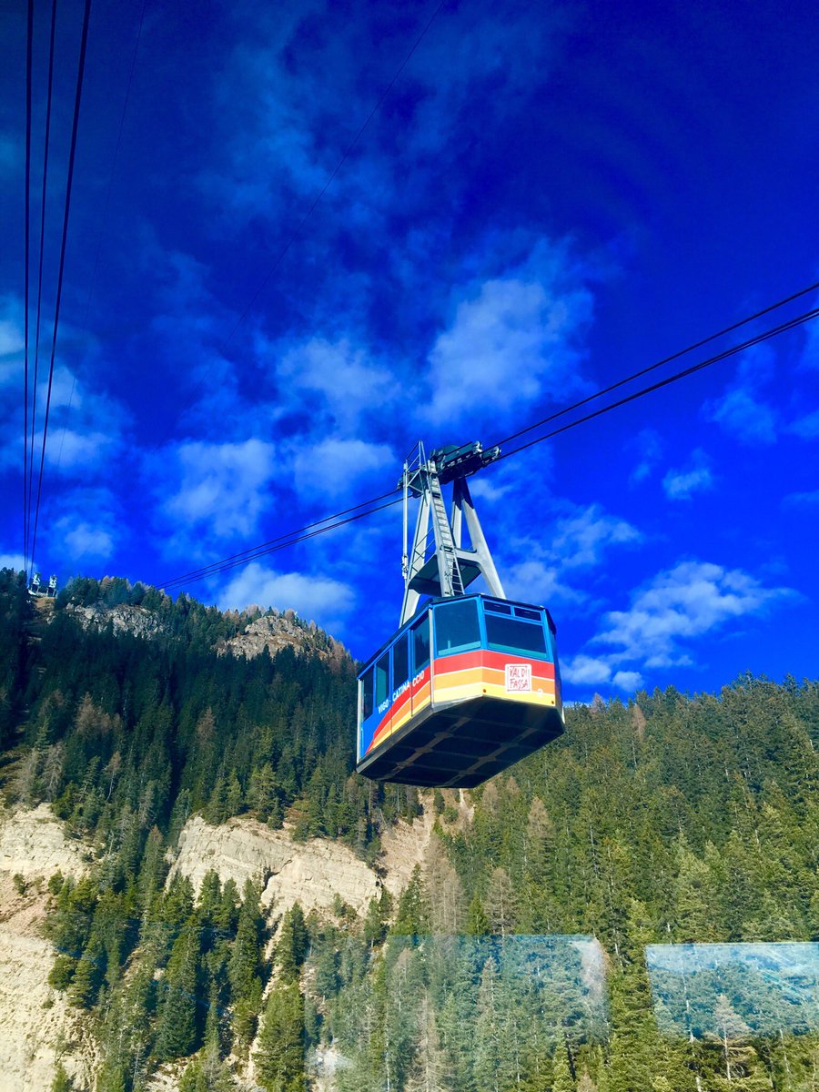 selenemazzei's tweet photo. Una giornata tra le alte vette di #ciampedie con la nostra piccola guida turistica @selenemazzei ❤️ This is a perfect day! #dolomitisuperski #valdifassa #fassaski #snow #ski #winter  @valdifassa @VisitTrentino https://t.co/mW9BqCrnGt
