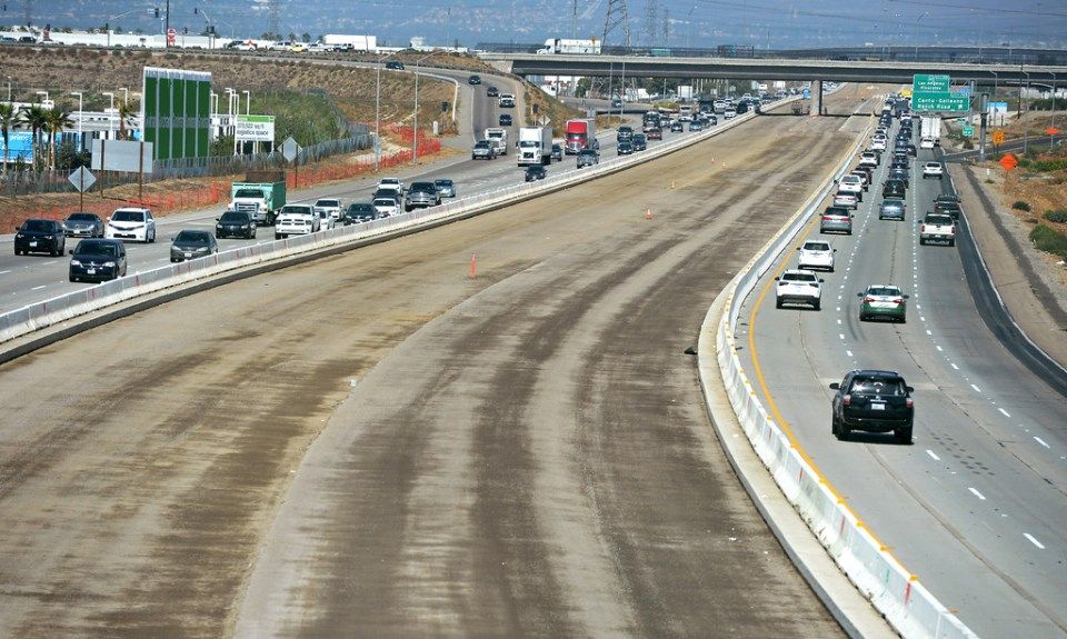 RebuildSoCal's tweet photo. Thanks to voters saying #NoProp6, funds from gas tax benefit construction on 15 Freeway and other Inland Empire transportation projects.
https://t.co/Ro5J77A9df #RebuildSoCal #infrastructure https://t.co/PMuQgxPP1M