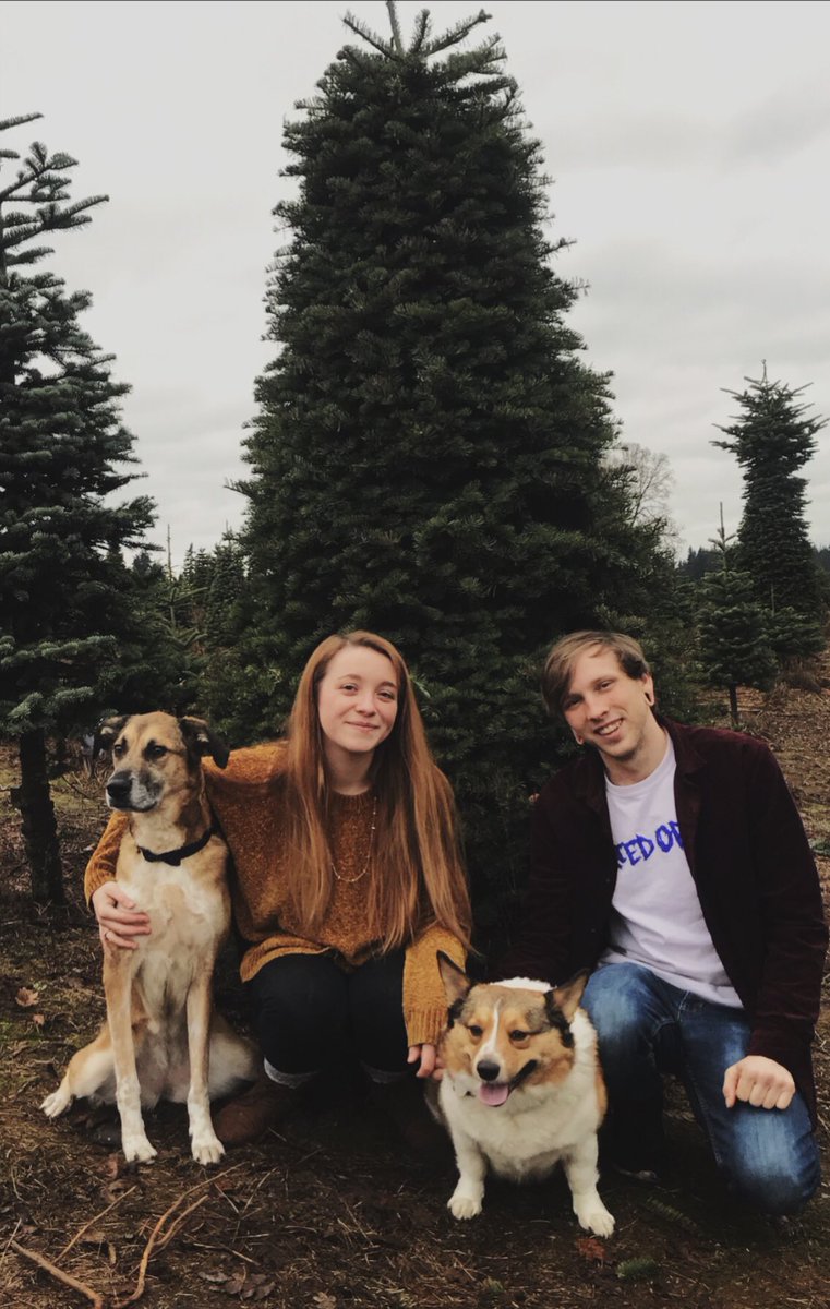 taytes26's tweet photo. i have the cutest family ♡ https://t.co/AfxryYfVq0
