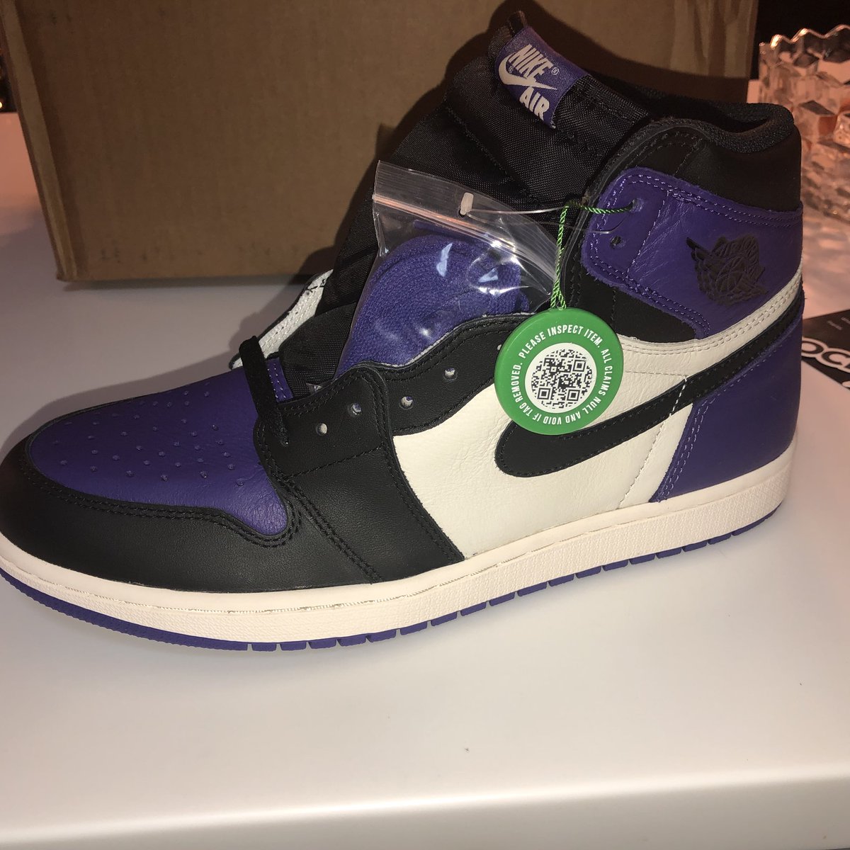 doingthefavor's tweet photo. Wife came through big time with the Christmas Heat his year! #Sneakerhead #Jordan1 #Purpletoe https://t.co/qLniJ7QcNa