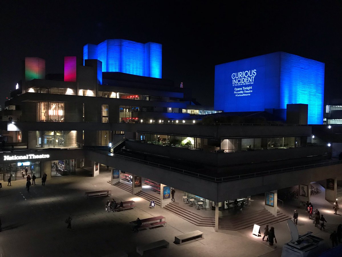 curiousonstage's tweet photo. The @nationaltheatre fly tower looking curious tonight #curiousreturns https://t.co/Ym38XPE2QU