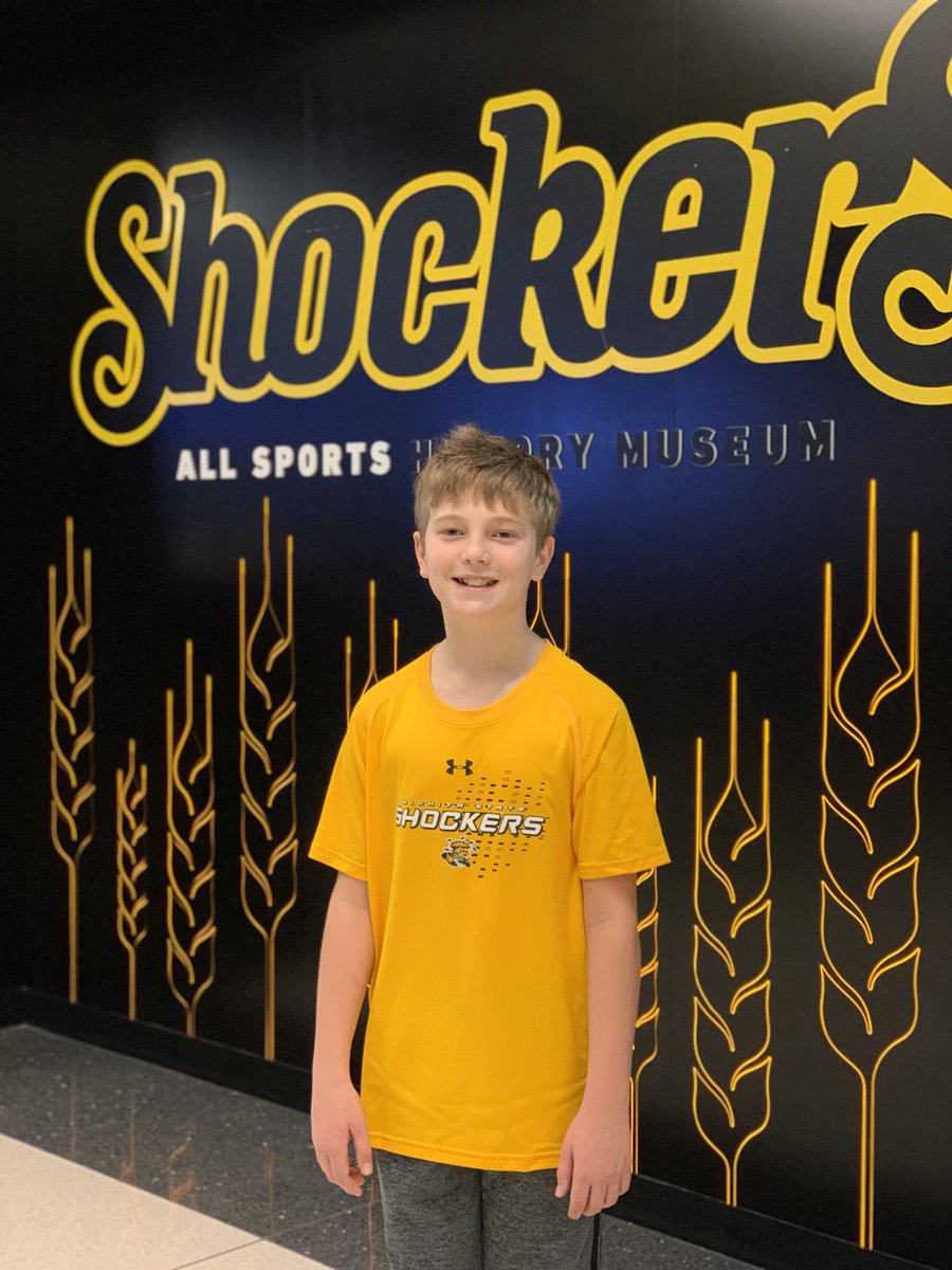 bethgsxr's tweet photo. Celebrating his birthday with the #Shockers! #watchus https://t.co/5ZHS0j4OTq