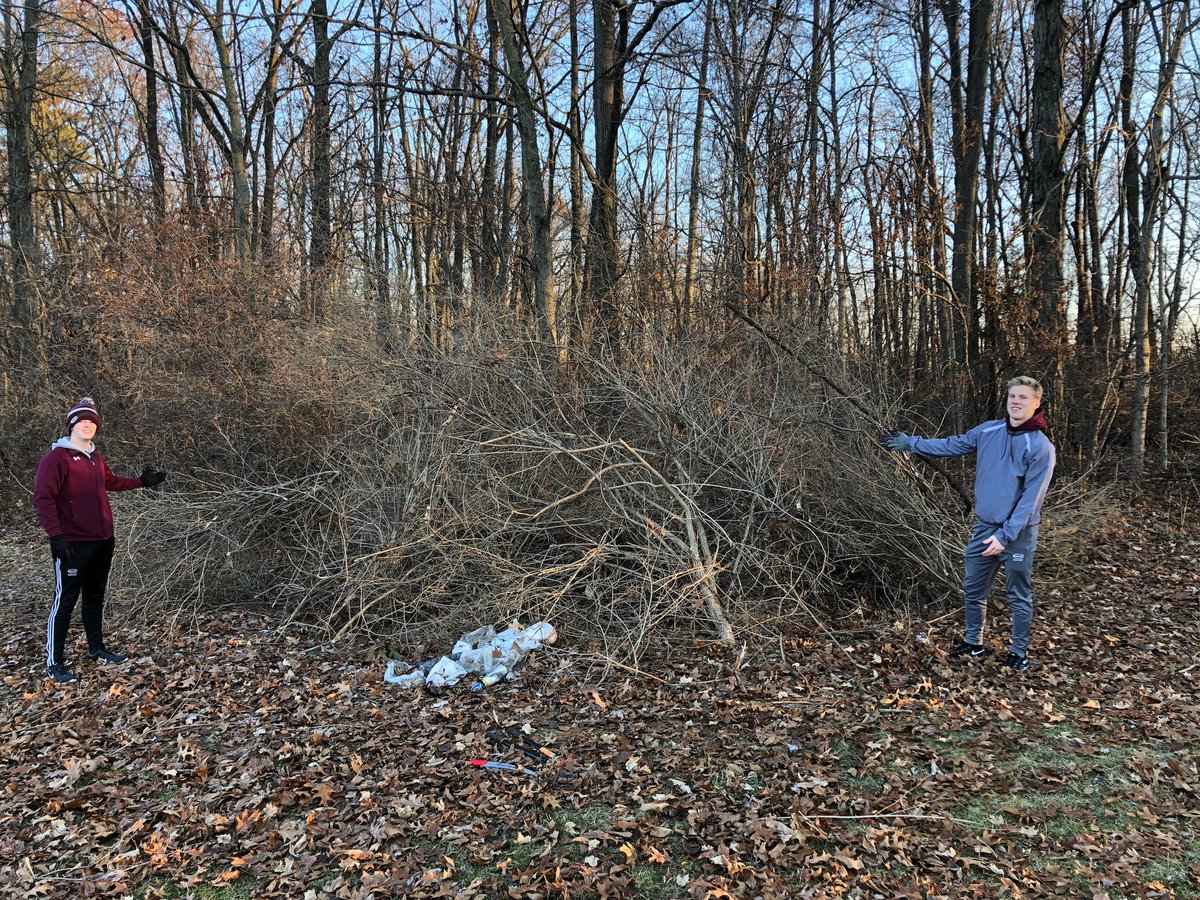 CulverSus's tweet photo. Culver students doing some invasives control in our Bird Sanctuary forest! #EcoForesters. #honeysuckleslayers https://t.co/H5Z4OfrQUB