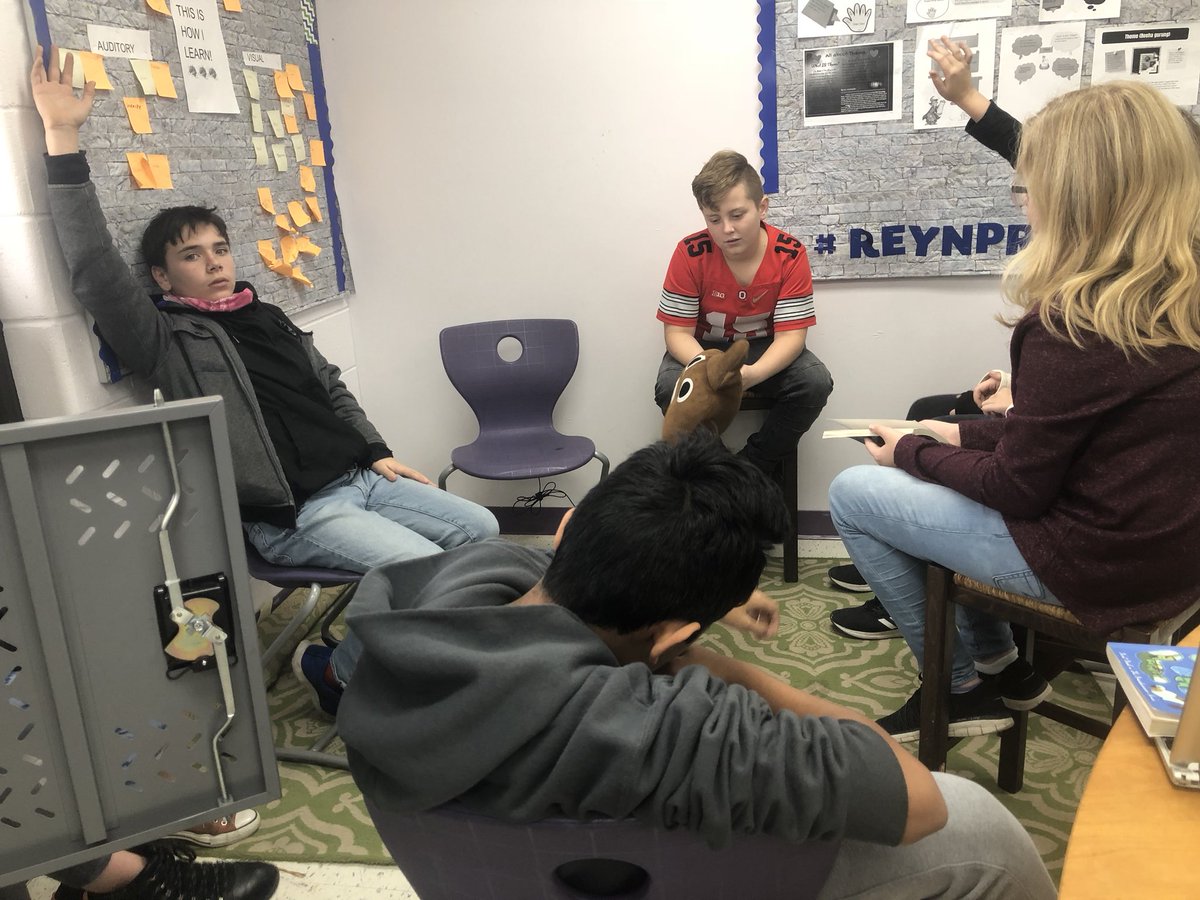 MrsSummers_wrms's tweet image. Student led literature circles! Digging deeper to  gain incite! #reynproud  #WRMSwolves