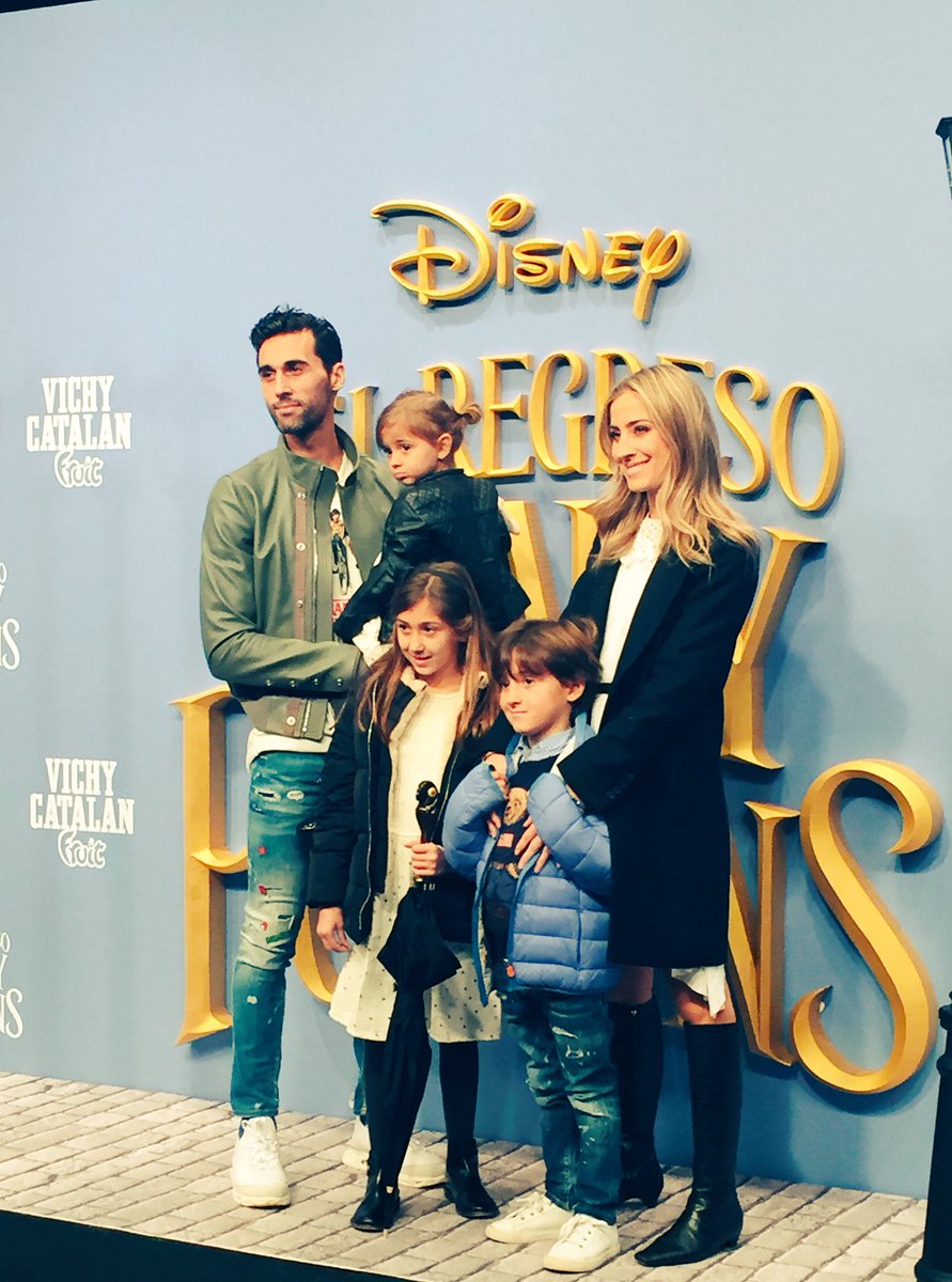Disney España (@disneyspain) on Twitter photo .<a href="/aarbeloa17/">Álvaro Arbeloa</a> y su familia listos para disfrutar de una tarde de cine en la premiere de #ElRegresoDeMaryPoppins. 21 diciembre en cines. .<a href="/aarbeloa17/">Álvaro Arbeloa</a> y su familia listos para disfrutar de una tarde de cine en la premiere de #ElRegresoDeMaryPoppins. 21 diciembre en cines.