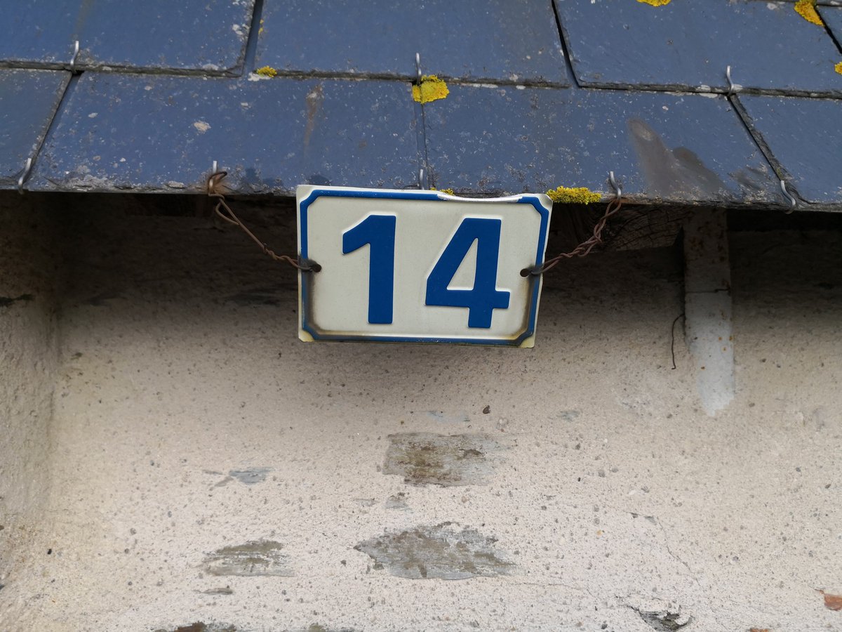 PJ_SENEQUE's tweet image. Ils m'ont filé une plaque-numéro mais je la mets où ? #fildefer #numero #14 #visite #immobilier #anjou #SudLoire #Nestenn #NestennAnjou