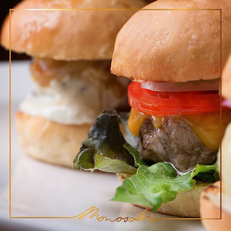 Visita la mejor hamburguesería en #Querétaro, nosotros nos encargamos del resto.
👉Carne 100% nacional de Durango, sin antibióticos ni hormonas de crecimiento
👉Ingredientes de productores nacionales y locales
👉Pan enteramente artesanal