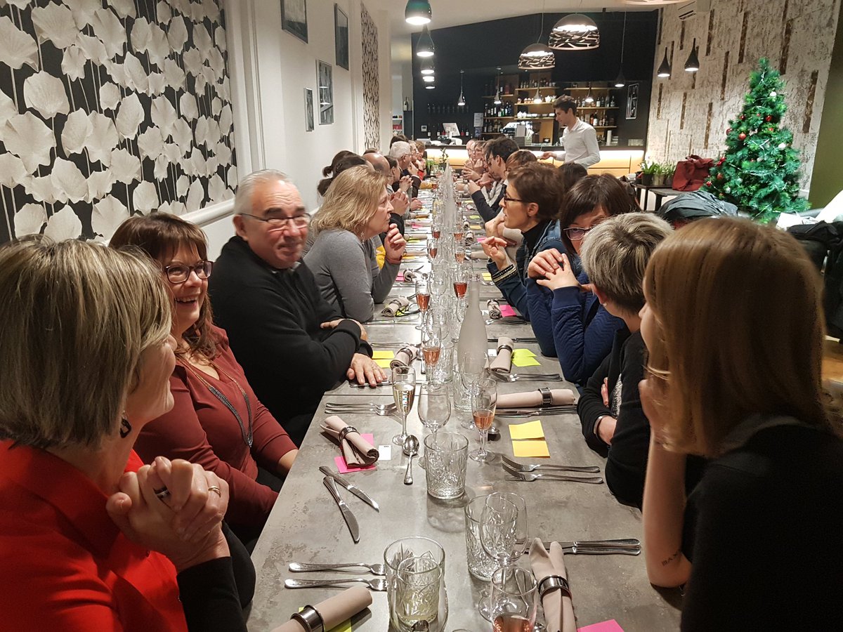 MayAge53's tweet photo. Salariés et membres du conseil d'administration sont réunis pour le traditionnel repas de fin d'année.

Un beau moment de rencontre et de partage dans la bonne humeur  😀 https://t.co/ohdcekmnu6