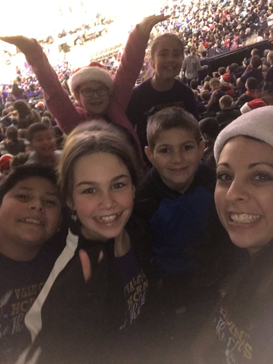 ajesterl's tweet photo. Go Shockers! #Watchus https://t.co/wpjTbhFbiF