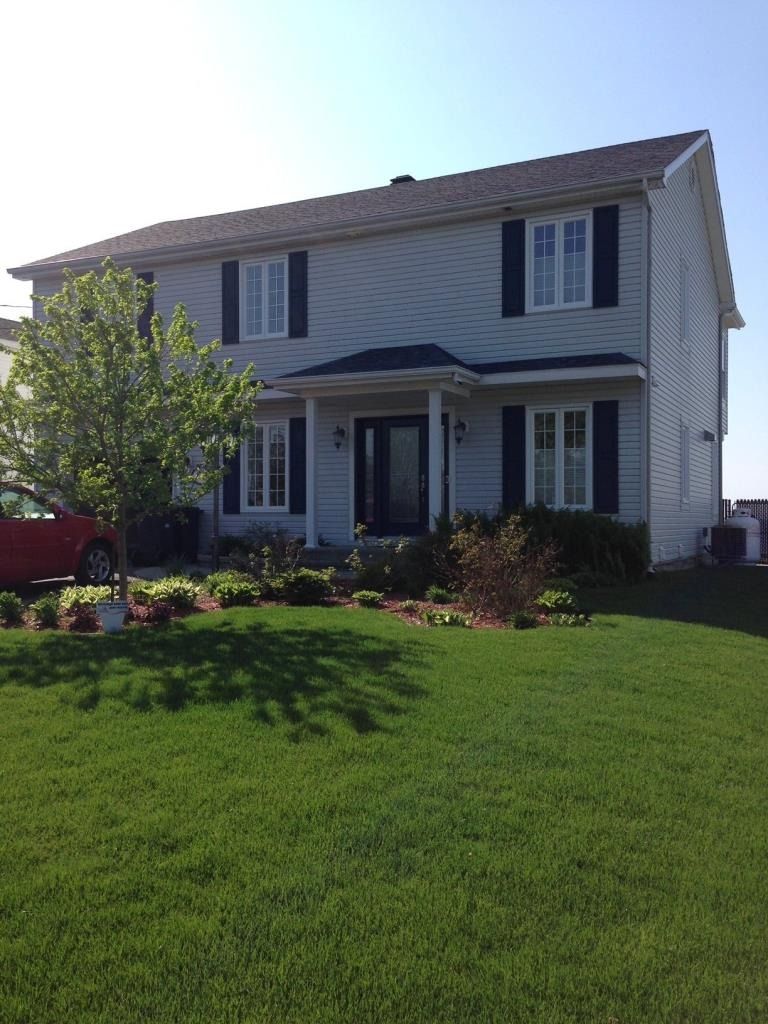 BeaucoupPlus's tweet photo. #Maison à #vendre au bord du fleuve * Vue sur les paquebots* - #annonce #immo sur https://t.co/j0n5mNCync #StZotique - #Québec Canada https://t.co/1w1aYES2N5 https://t.co/3PP9xD6waR