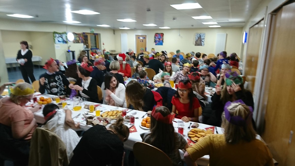 WSBoarding's tweet image. The Boarders Christmas Dinner in full swing! Merry Christmas from us all! 🎄🎅☃️🎄🎅☃️@StBonifaceHouse @StDenys1996 @WStrattonhouse @oldvic1707 @ivywarminster #boardingcommunity #iloveboarding #MerryChristmas