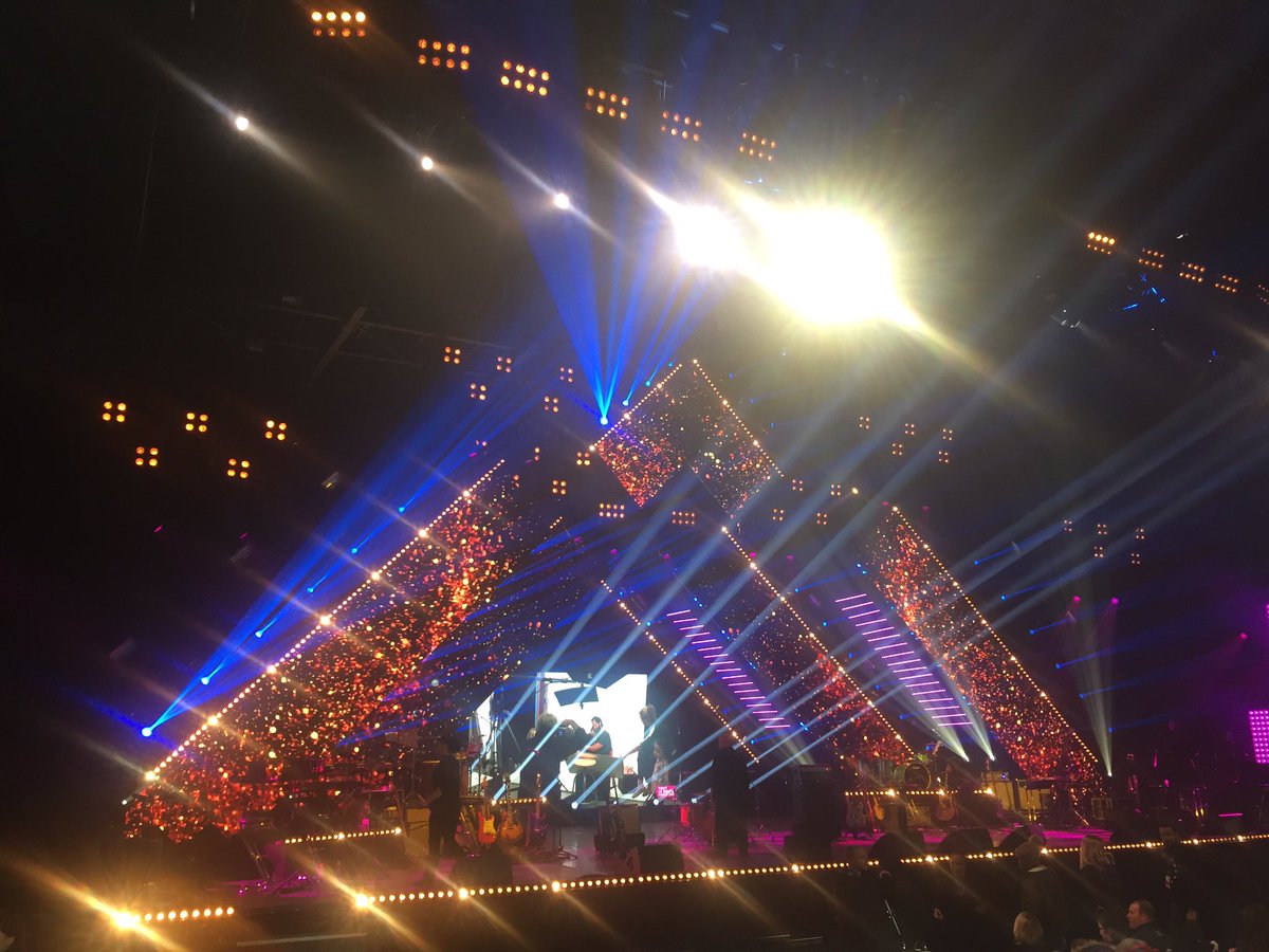 sylvainbrothier's tweet image. Tant qu’il y’a de la joie, il y a de la vie ! 

Ce soir, concert «Tout le monde chante : les stars relèvent le défi».

Cette année, encore, le Crédit Mutuel est partenaire de l’association Tout le monde contre le cancer #TLMC #TouteLeMondeContreCancer @TLMCofficiel @CreditMutuel