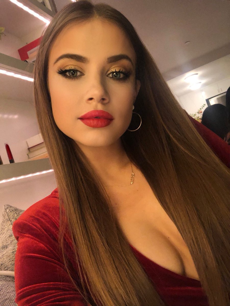 xeniatchoumi's tweet photo. My look for the Women of Worth Celebration last week.. I’m wearing full @LOrealParisUSA @Loreal - with focus on the Lash Paradise mascara, the Unbelieva-brow gel and a deep red Rouge Signature lipstick. My lipstick stayed in place &amp; the colour didn’t fade. #LOrealParisPartner https://t.co/UZt8IuTKga