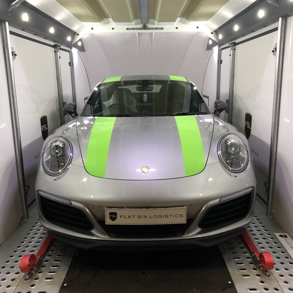 flat6logistics's tweet image. Very nice little 991 T loaded this evening ready for an early start tomorrow 👍 @AutoPap @PorscheGB @OhsoretroEvents @MunichLegends