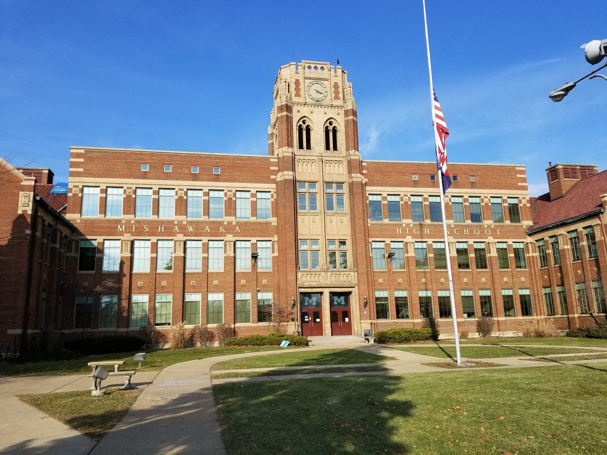CoachKNorton's tweet photo. It was great getting to talk about @ElmhurstFB with some young men from @cavemensports. Thank you Coach Kinder for having me in today. #elmhurstUNMATCHED https://t.co/KkyuKCWA6p
