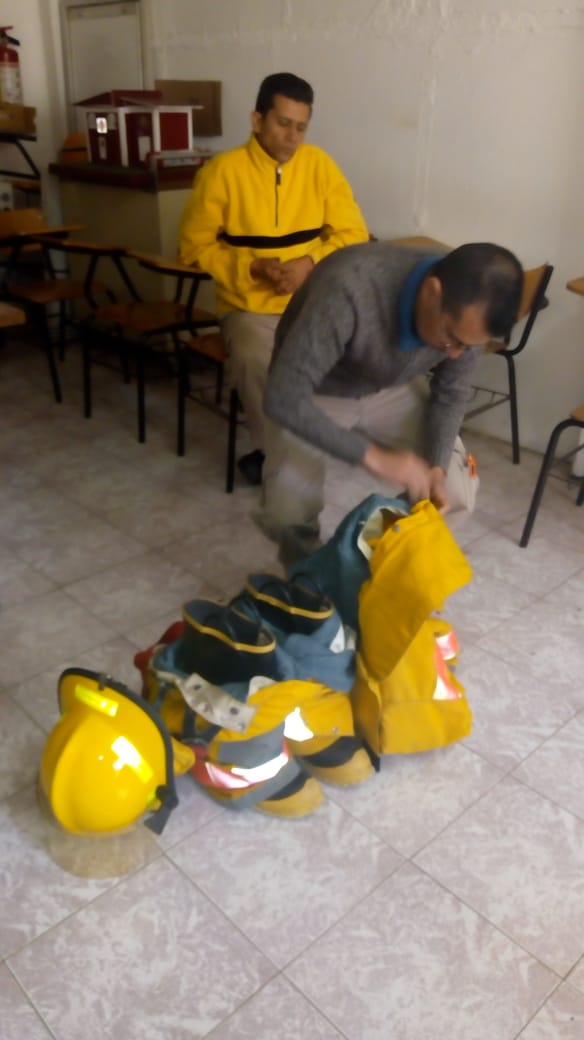 Personal del departamento de Capacitación y Difusión imparte curso de  Combate y prevencion de incendios 🔥🚒 a empleados de empresa "Timken de México". 
En izcalli fomentamos la #CulturaDePrevencion porque #ProtecciónCivilSomosTodos #PrevenirEstaEnTi #PrevenirEsVivir.