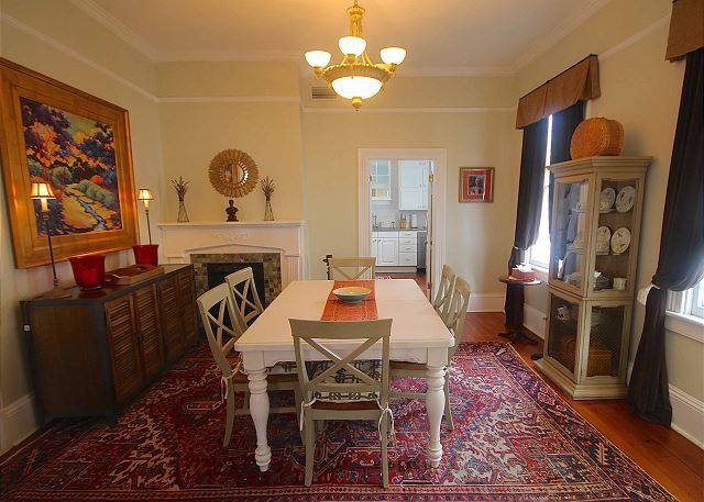 We've found your Christmas vacation home! 🎅🎄 buff.ly/2RSzgRY #visitsavannah #vacation #christmas