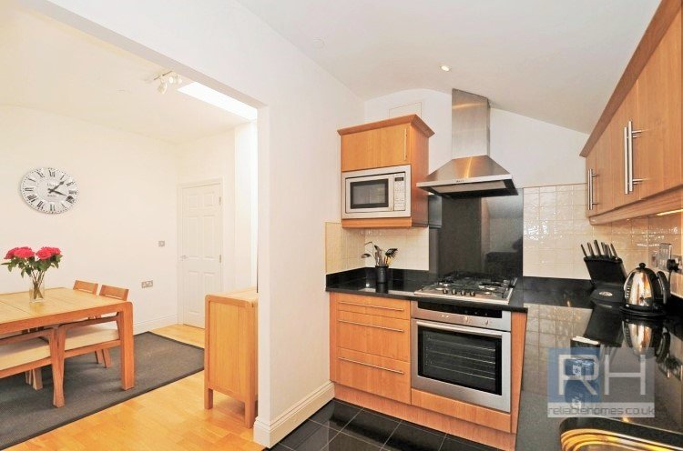 ReliableHomesEA's tweet photo. We are delighted to present this stunning two bedroom penthouse apartment to rent in the ever sought after Princess Park Manor development.
#princessparkmanor #lettings #penthouse #2bedflat #topfloorflat #luxury #northlondon
Read more at: https://t.co/pIQIFAyX25 https://t.co/LiR4TbPCk8