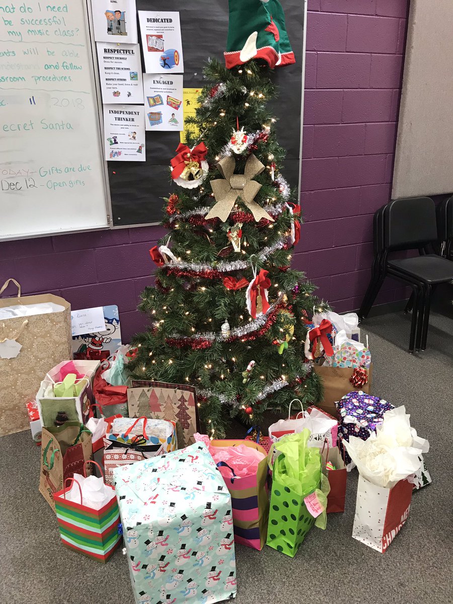 CypressStrings's tweet image. Our lovely tree in the Orchestra Room is PACKED with Secret Santa Gifts! Camerata and Chamber open their gifts tomorrow, and Panther Strings opens their gifts on Thursday! #holidayfestivities 😁