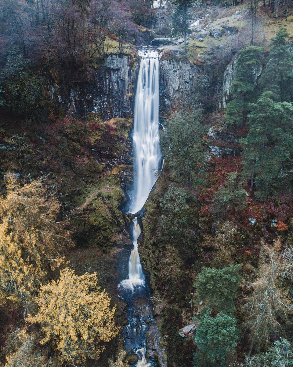 visitwales's tweet photo. Pistyll Rhaeadr is a captivating waterfall in the Berwyn Mountains, and is Wales' highest waterfall. 
📸 Image by Sam Rogers https://t.co/zsHEexVraV https://t.co/bii43SHlwp
