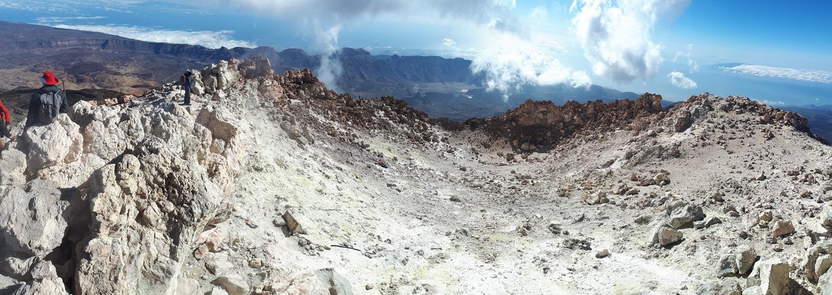 GeoWorldTravel's tweet photo. Great 1st day of our #CanaryIslands #volcano trip. After Amarilla phreatomagmatic cone we headed to #Teide #NationalPark @pnteide and #worldheritagesite Our highlight was the summit of @VolcanoTeide An incredible day of #vulcanology ! #Geology #geotourism @visit_tenerife https://t.co/v0biBdLAR7