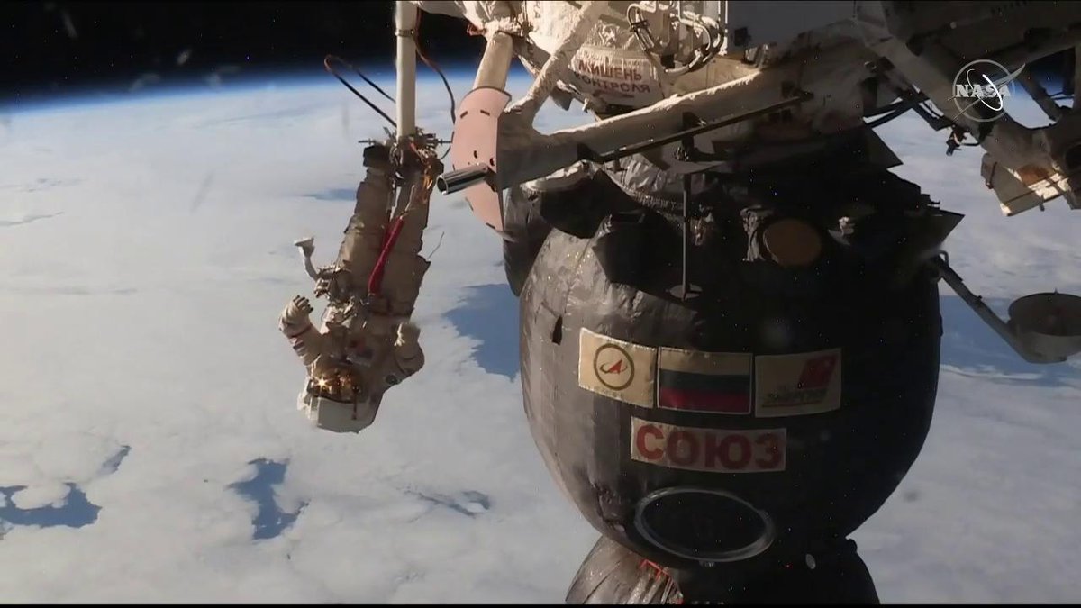 Intl. Space Station (@Space_Station) on Twitter photo 2018-12-11 19:42:33 And another spectacular shot of spacewalker Oleg Kononenko working outside the Soyuz orbital module preparing to begin inspection work as the Earth passes below. #AskNASA | nasa.gov/live And another spectacular shot of spacewalker Oleg Kononenko working outside the Soyuz orbital module preparing to begin inspection work as the Earth passes below. #AskNASA | nasa.gov/live