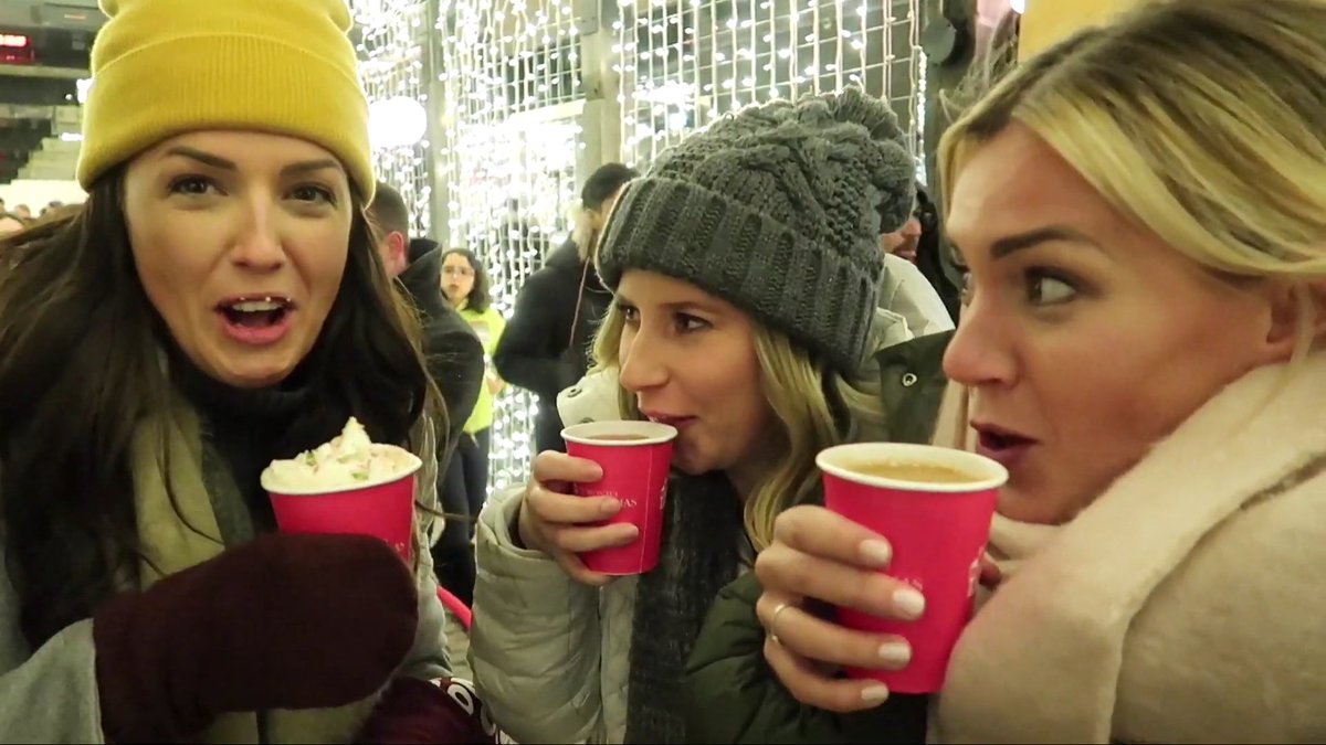 001Vyer's tweet photo. @krlstenmckenzie @sleclair09 the TO CHRISTMAS MARKET looked absolutely beautiful 😍😍I've never been or seen it before!! Vlogmas adventures with these babes always festive &amp; fun makes my heart all tingly and warm thank you ladies! Luv you babes 2 the moon &amp; back😍🤗🤗❤❤💋💋👭🌈 https://t.co/5SFPd5BwFO