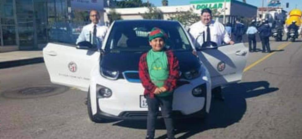 Harbor Area Community on Patrol with "Ivan" at the San Pedro Holiday Parade. Thank you to the youth in the community for the help they provide. <a href="/Harbor_SLO1/">Adriana Bravo</a> <a href="/fiveslonua/">FiveSLO_Nua</a> <a href="/OfficerPag/">Officer Pagulayan</a> <a href="/lapdgespinoza/">Commander Gisselle Espinoza</a> <a href="/frank_slo/">Frank Lopez LB</a> @LAPD_PHOTO @LAPDEnsley @
