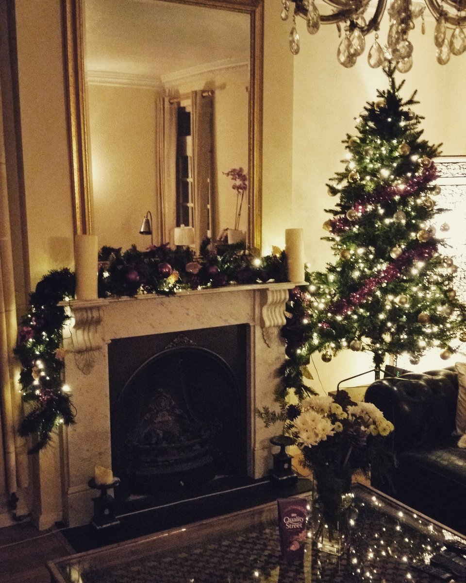 AmandaMFanning's tweet photo. 💕Love begins at home, and it is not how much we do, but how much love we put in that action. Mother Teresa💕

#love #christmas #christmastree #tistheseason #home #winter #london #gold #silver #decor #interiors #christmasmood #christmaslights #reflection #quote https://t.co/fEAy62algc