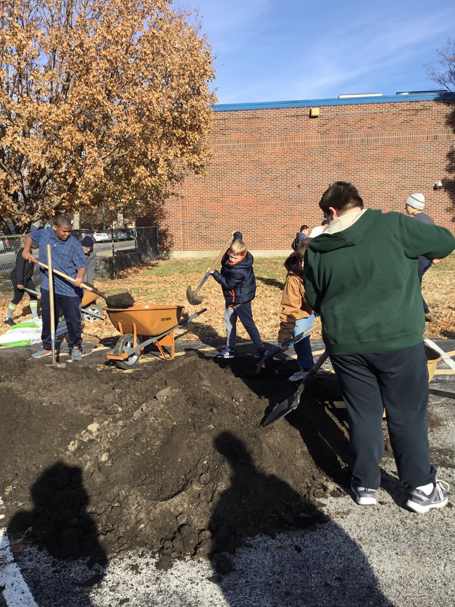 NurseBunde's tweet photo. Great morning at @Arrowhead512 building our school garden! Thanks to @theSMEF & @KC_Gardens for your support! @theSMSD #ArrowheadMovingForward https://t.co/12ZHcRPAcJ