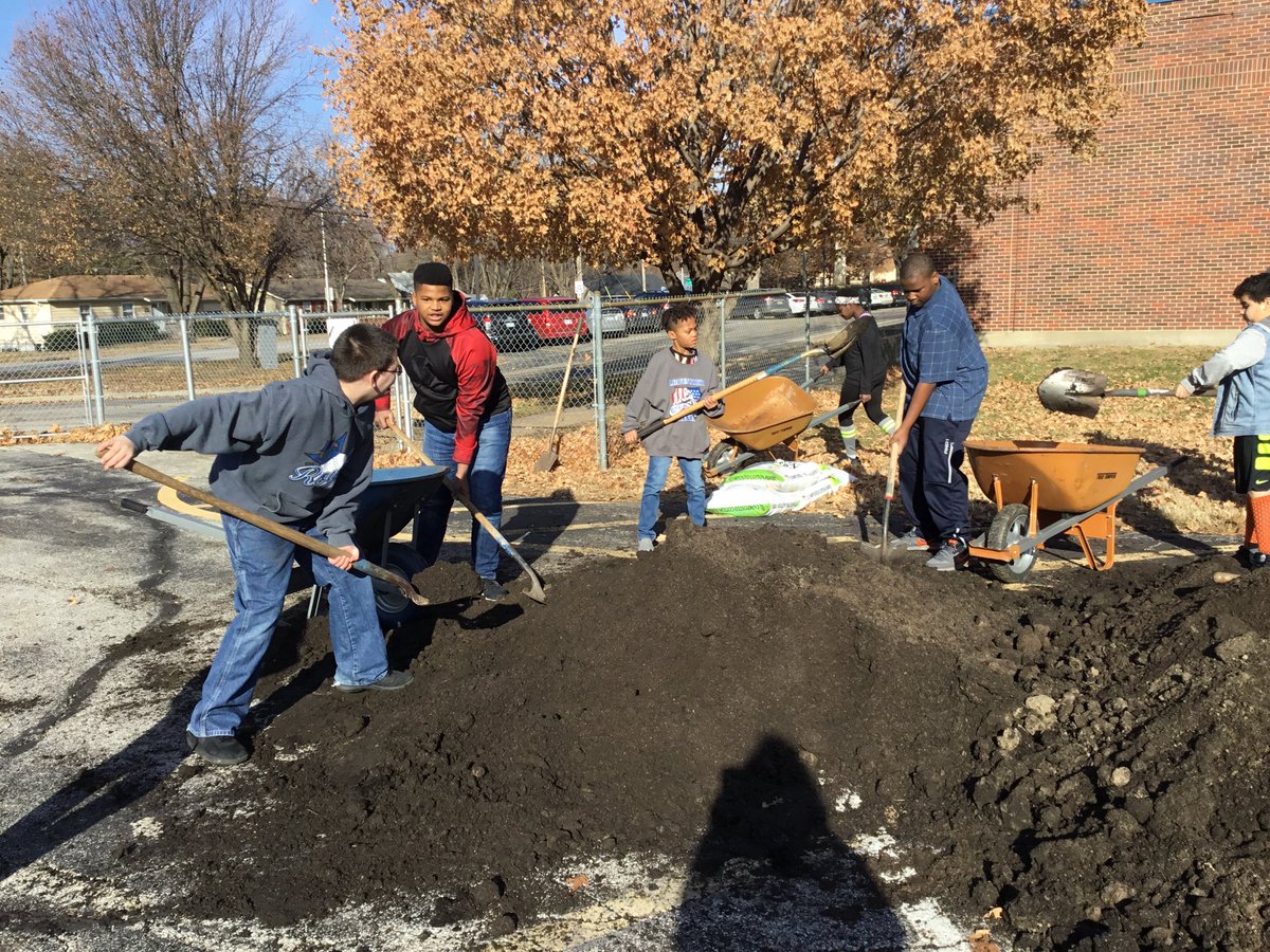 NurseBunde's tweet photo. Great morning at @Arrowhead512 building our school garden! Thanks to @theSMEF & @KC_Gardens for your support! @theSMSD #ArrowheadMovingForward https://t.co/12ZHcRPAcJ