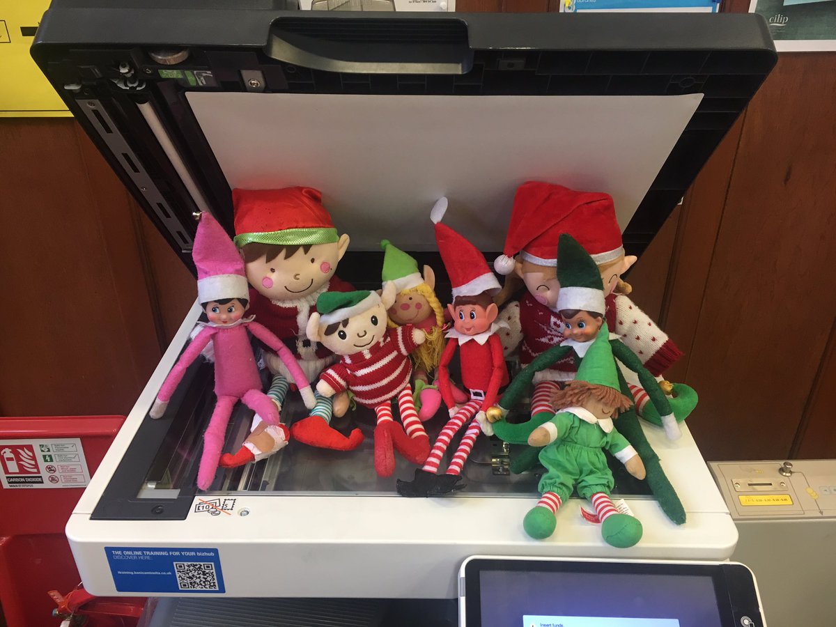 TeamLindsay10's tweet photo. @GlasgowLib the elves couldnβt visit #parkheadlibrary and not get up to a little bit of mischief... #photocopier #hasanyoneseentheseelves #cheekyelves https://t.co/LBZ1k3iqUv
